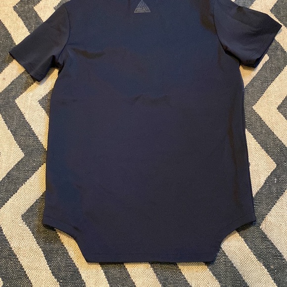 Black Pyramid Streetwear Top - Picture 11 of 13